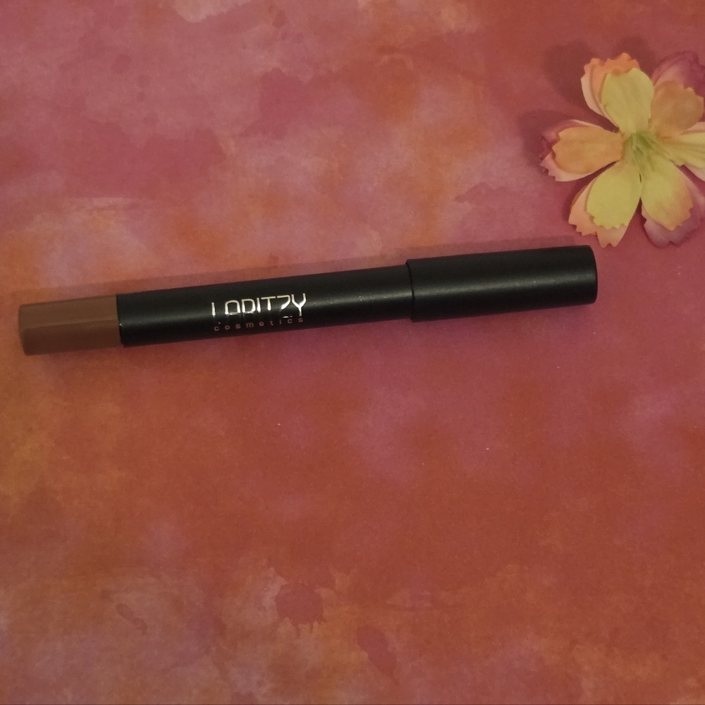 5/$25 PLUM 💜 Laritzy Cosmetics Lip Stix Buildable Crayon Lipstick - Picture 2 of 5